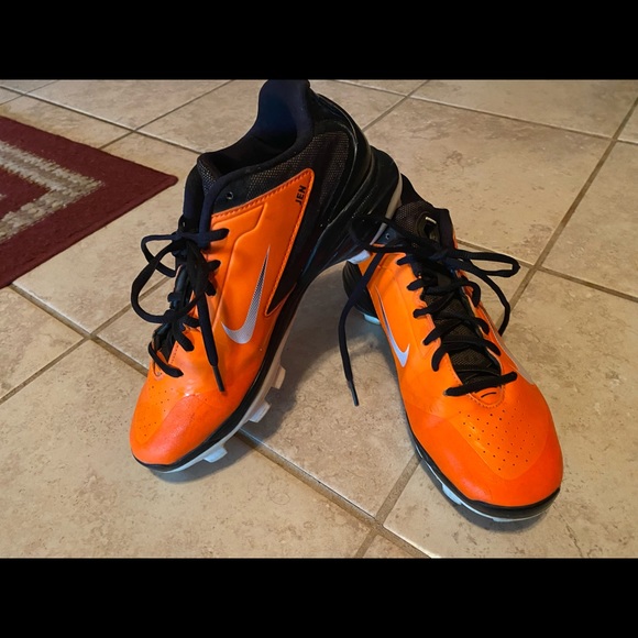 Girls Size: 8 1/2 Nike Cleats (softball) - Picture 1 of 5